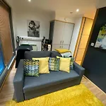 Chic Citispace -1-bed Leeds City-wifi Leeds (West Yorkshire)