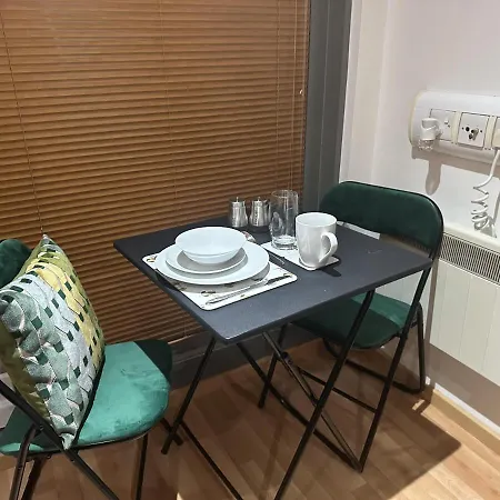 Отель Chic Citispace -1-bed Leeds City-wifi *