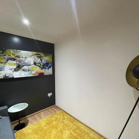 Отель Chic Citispace -1-bed Leeds City-wifi *